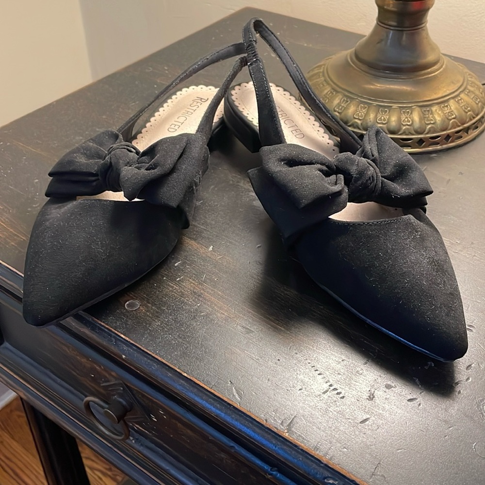 Black & Bowed